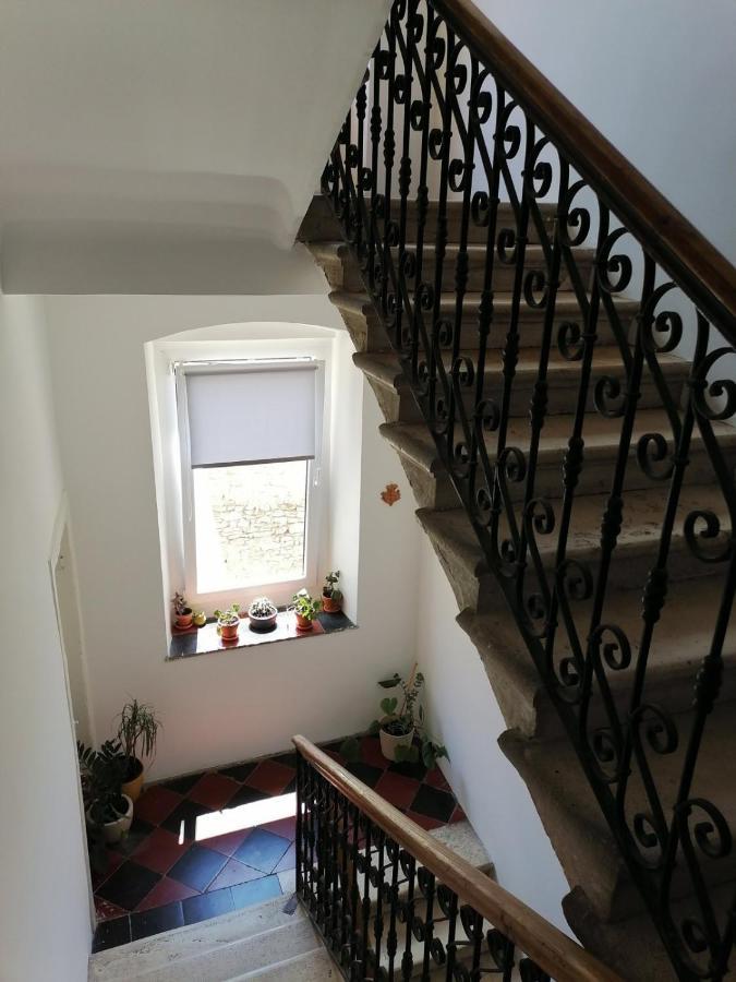 Hana - Attic Apartment In City Center Pula Exterior photo