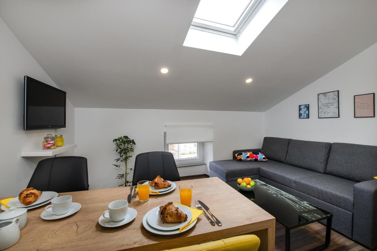 Hana - Attic Apartment In City Center Pula Exterior photo